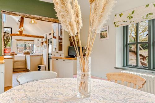 Hunts Cottage - Pet friendly - From £200 Per Night in Harpsden