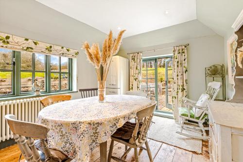 Hunts Cottage - Pet friendly - From £200 Per Night in Harpsden