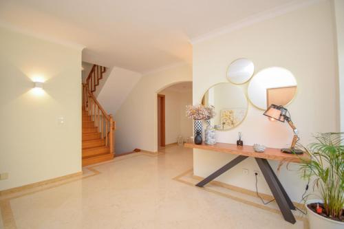 Spacious 4-Bedroom Villa with Private Heated Pool in Quinta da Beloura Sintra Ideal for Families & L in Penha Longa