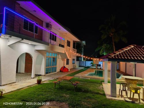PRIVATE VILLA 6room near beach,wifi,netflix,fullchannel astro,privatepool,karaoke,cuckoo walking to  near Cape Rachado