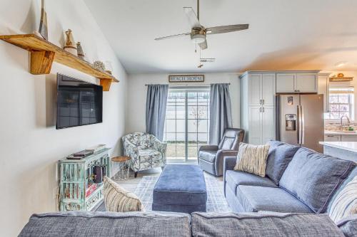 Walk to Ocean Sunny Surfside Beach Home!