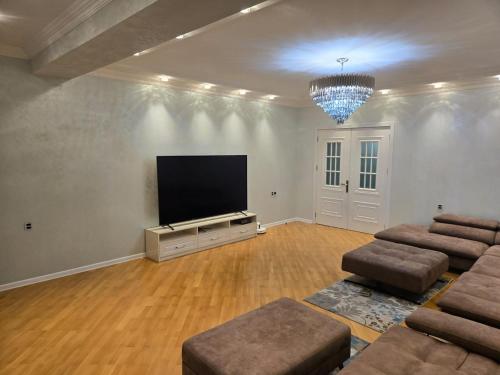 Trendy Renovated Downtown Gem Trendy Renovated Downtown Gem