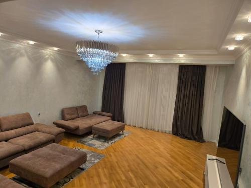 Trendy Renovated Downtown Gem Trendy Renovated Downtown Gem