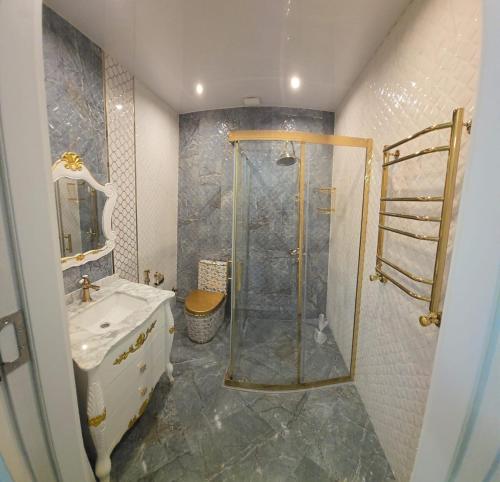 Trendy Renovated Downtown Gem Trendy Renovated Downtown Gem