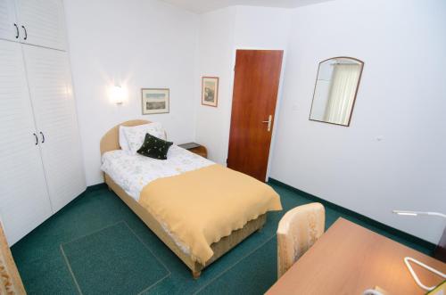 Halvat Guesthouse - image 4