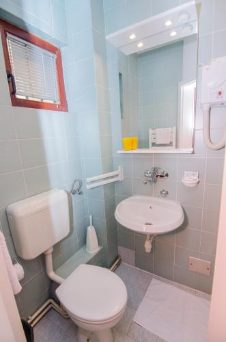 Halvat Guesthouse - image 6