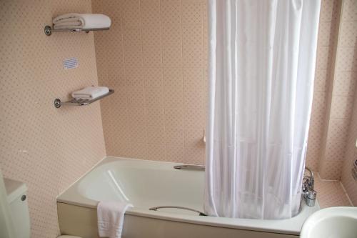Alma Lodge Hotel - image 4