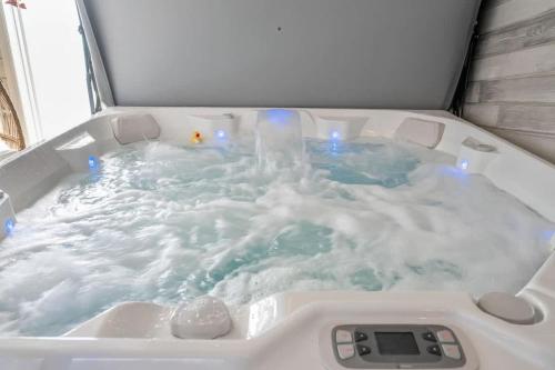The Experience - Pool Hot Tub Theater Games Rm Pub, Calgary (photo 3)