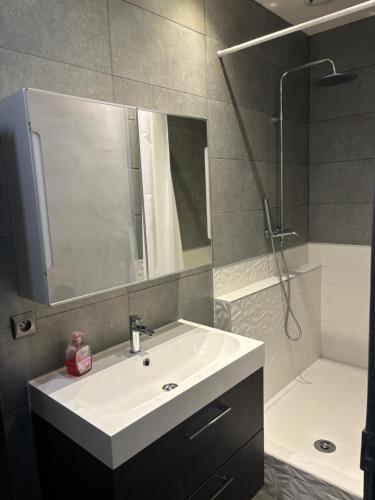 T2 cosy proche commodites in District 04