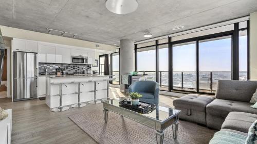 Executive Sky LUX - 2 BD 2BA Views Pool Patio & Gym, Calgary (fotografie 6)