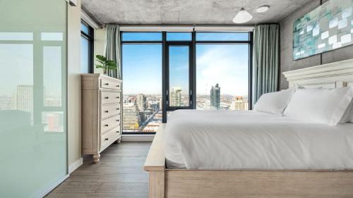 Executive Sky LUX - 2 BD 2BA Views Pool Patio & Gym, Calgary (fotografie 9)