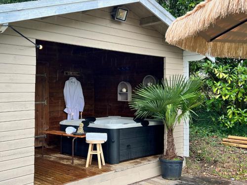 Gyógyfürdő, Villa d exception au vert - Spa Piscine - 1h Paris 20 pers in Poligny (Ile-de-France)