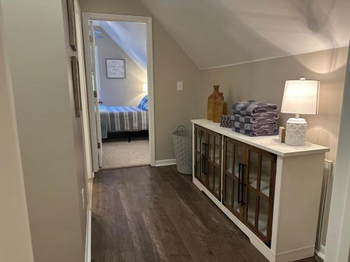 Hot Tub, Cozy Home & Step Free Entry in 菲舍斯