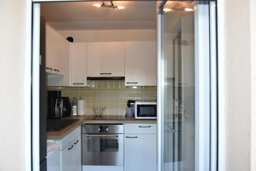 Kitchen, Short Time Suites Frejus "Maia" near aqueduc