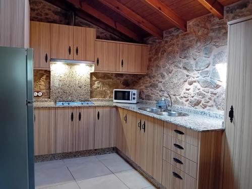 Stone Cottage La COMPOSTELANA in Teijeiro