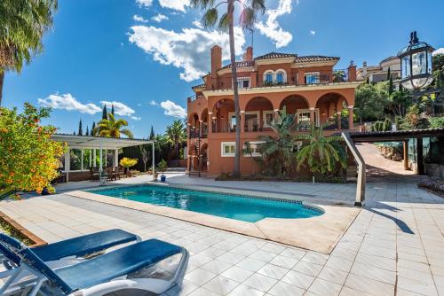 Villa Alhambra 6 bedroom Pool & Views gîte à louer Los Arqueros