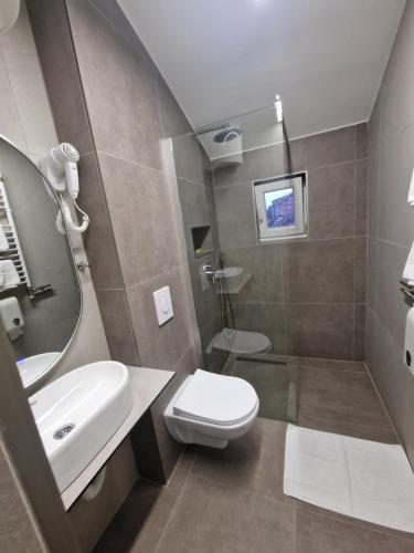 Hotel S