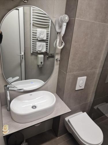 Hotel S