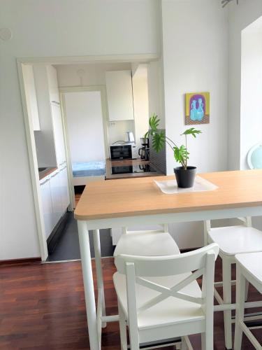 Kitchen, Cozy Apartment with Stunning Natural Views in Meilahti