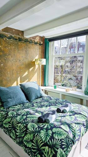 JoyJoyJoy the Green Palm ecolicious studio in a in historic Canalhouse from 1729 with view on the canals, Amsterdam (photo 7)