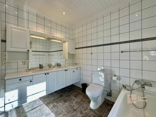 Villa in Kragerø with sea view, golf cart & RIB Villa in Kragerø with sea view, golf cart & RIB