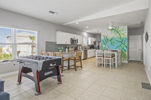 Gulf Shores Haven Pools Tent Tiki Bar Games Pool Table Early Checkin – khách sạn tại Fort Morgan