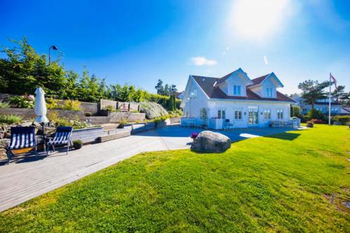 Villa with sea view, boat & golf cart Kragerø, Kragero