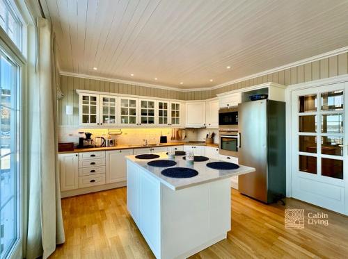 Villa in Kragerø with sea view, golf cart & RIB Villa in Kragerø with sea view, golf cart & RIB