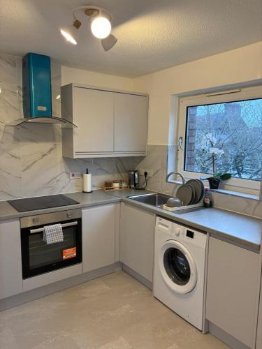 Jay3 Suites - Spacious Entire Apartment in London
