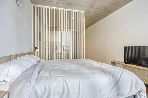 Studio Apartment with Balcony image 10