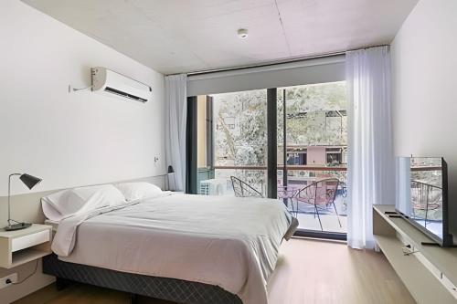 Studio Apartment with Balcony image 10