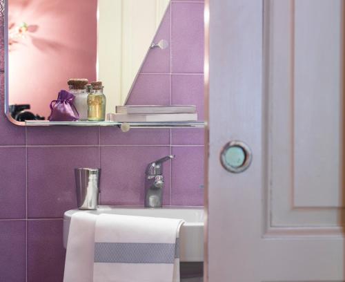 Standard  Double Room image 9