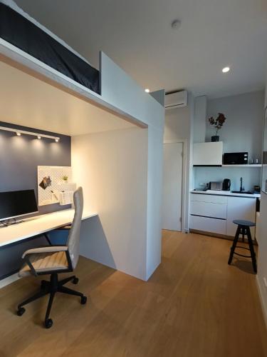 Bright Digital Nomads Loft, AC, Workspace, 24' Monitor, 5 min to Old Town, Riga (foto 3)