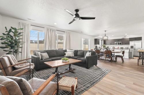 Spacious 6BR - Sleeps 22 - Game Room & Pool Access, Meridian (Foto 4)
