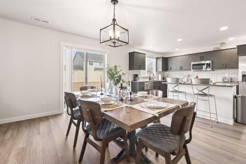 Spacious 6BR - Sleeps 22 - Game Room & Pool Access, Meridian (Foto 3)