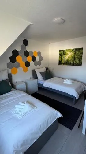 DUTTI'S Apartments l 4 Rooms I 8 Beds l Kitchen I TV in Duisburg, Deutschland