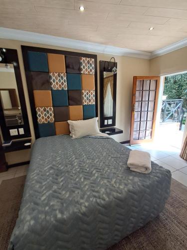Standard Double Room image 6