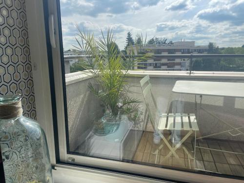 cozy apartment - 9 min from Palace of Versailles in เลอ เชอส์เนย์