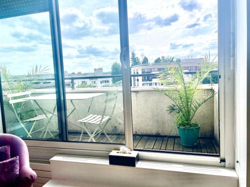 cozy apartment - 9 min from Palace of Versailles in เลอ เชอส์เนย์