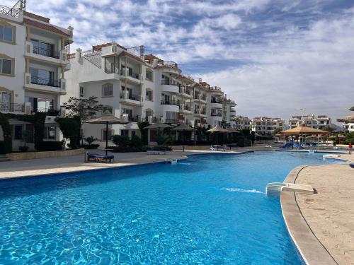 2-Bedroom Apartment on the Second Floor with a Balcony and amazing Pool View & Free Beach Access in Sharm Hills Resort