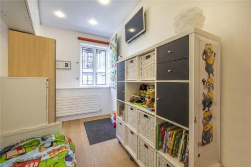 Carnaby Street Apartment - image 2