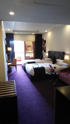 Deluxe Room with Pool or Garden View image 1