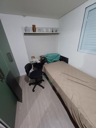 Um quarto com banheiro privativo in シダーデ アデマル