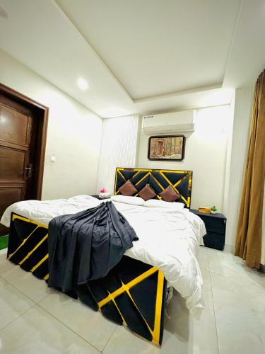 One Bed Designer Luxury Apartment Mehar Suites - image 12