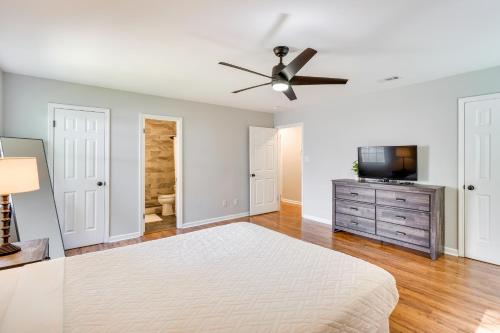 Cozy Vacation Rental about 2 Mi to Downtown Durham!