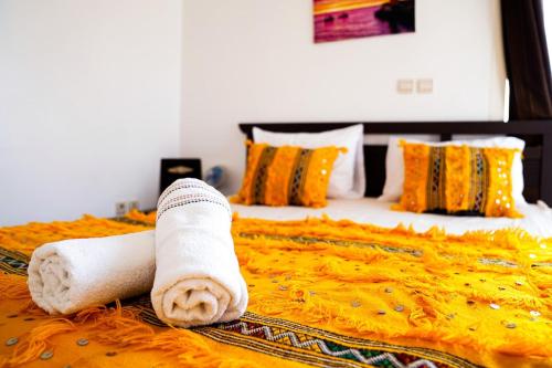 Spacious lux Apt, Pool, Sea View & Large Terrace