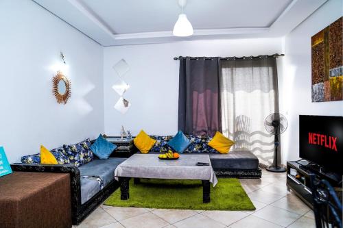 Spacious lux Apt, Pool, Sea View & Large Terrace