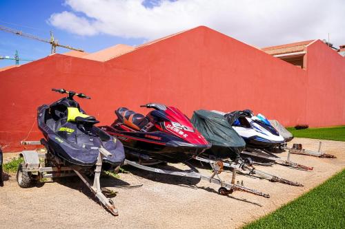 Spacious lux Apt, Pool, Sea View & Large Terrace