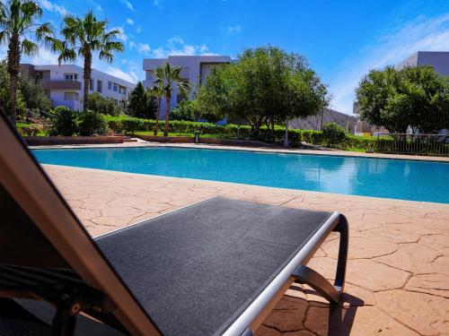 Spacious lux Apt, Pool, Sea View & Large Terrace