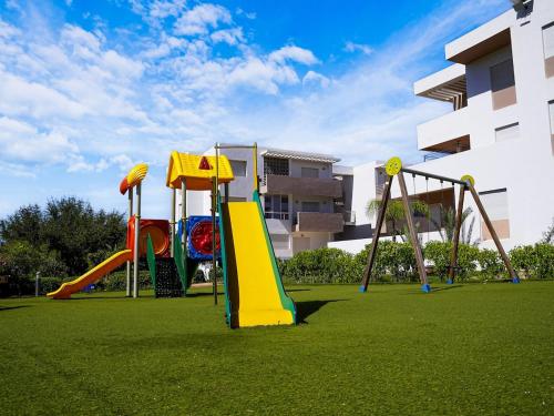 타가주 Spacious lux Apt, Pool, Sea View & Large Terrace 4성급 싱글룸 레스토랑